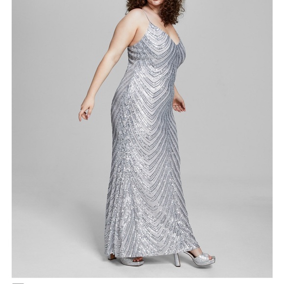Silver sequins gown - Picture 3 of 13